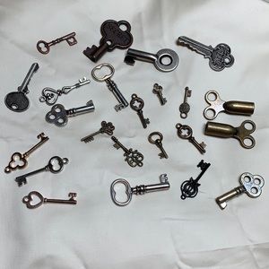 🔥UPDATED!🔥. Key pendant lot